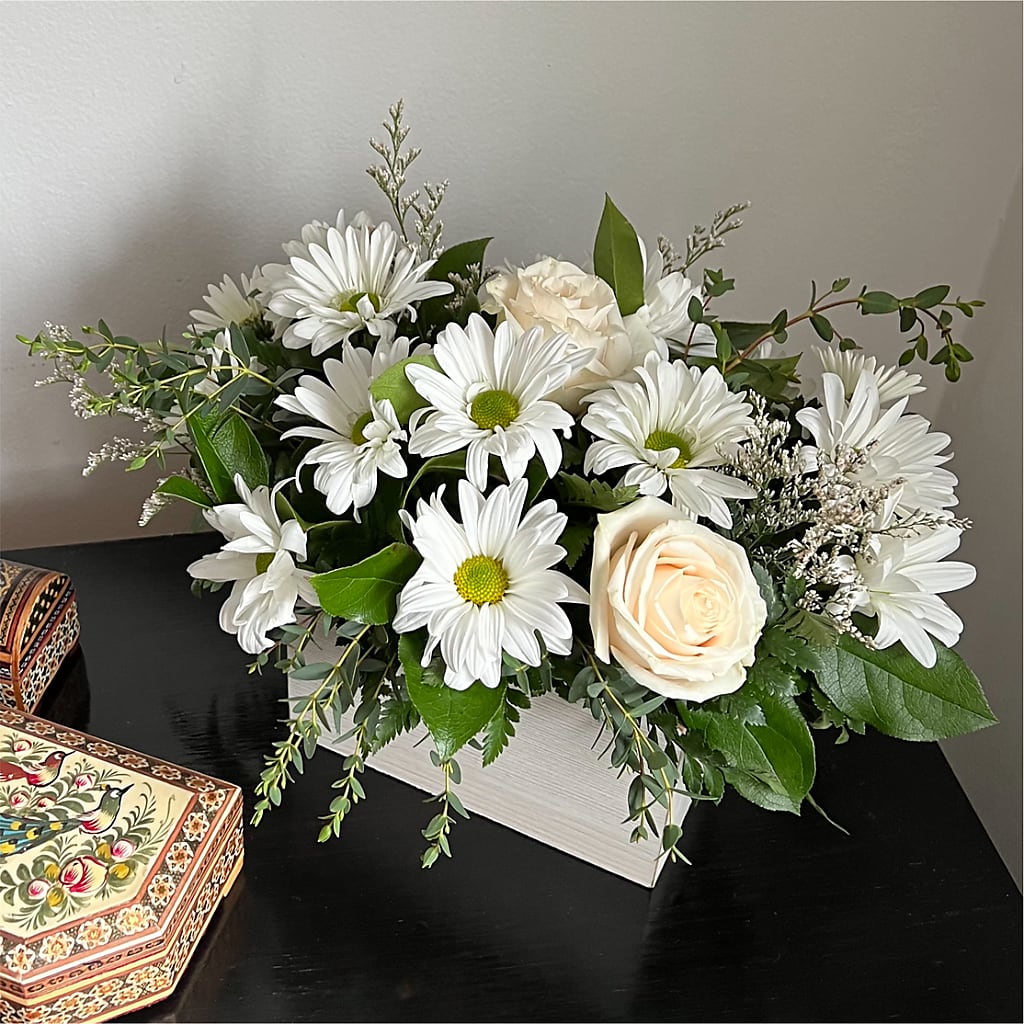 Fresh Linen Box Bouquet – Grayson Florist And Gifts, Independence VA